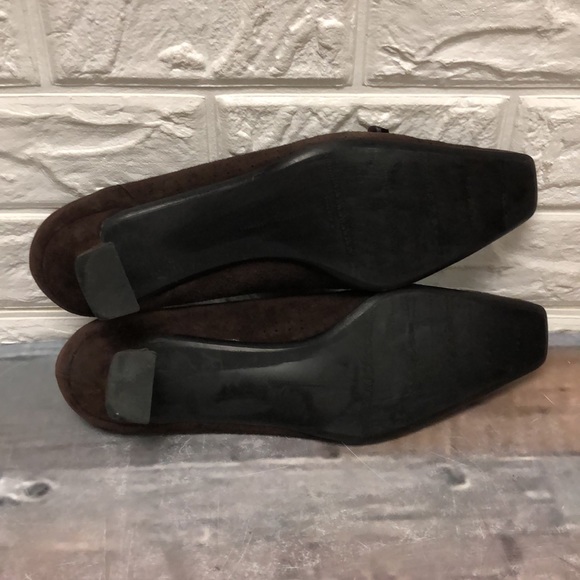 Stuart Weitzman Dark Brown Perforated Suede Low Heel Pumps Buckle women’s 11 - Picture 8 of 9